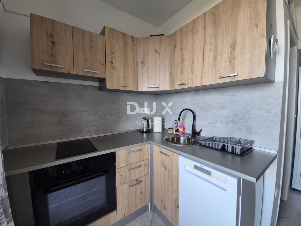 PAG, MESTO PAG - Prostorna hiša s panoramskim razgledom na morje in Velebit