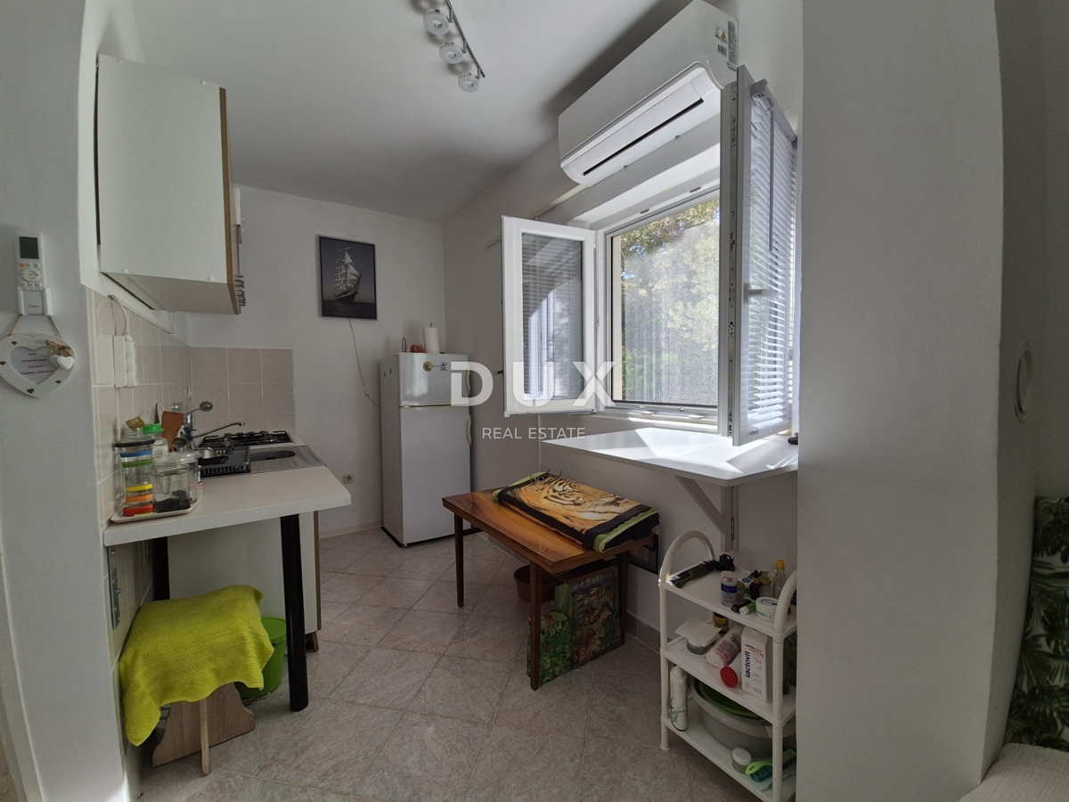 PAG, MESTO PAG - Prostorna hiša s panoramskim razgledom na morje in Velebit