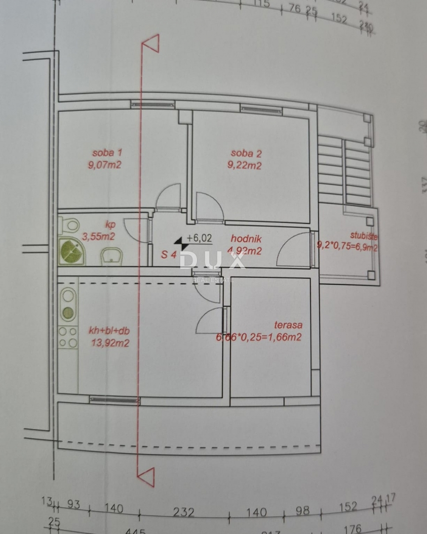 PAG, MESTO PAG - Prostorna hiša s panoramskim razgledom na morje in Velebit