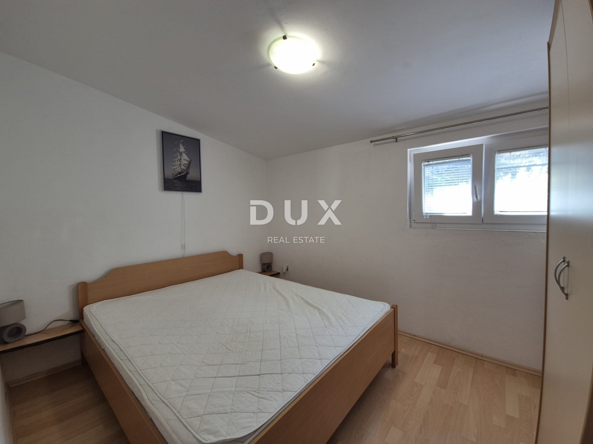 PAG, MESTO PAG - Prostorna hiša s panoramskim razgledom na morje in Velebit