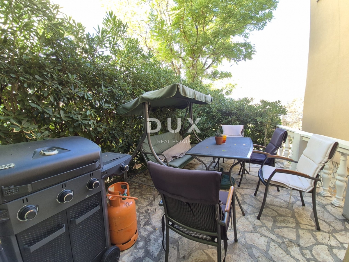 PAG, MESTO PAG - Prostorna hiša s panoramskim razgledom na morje in Velebit