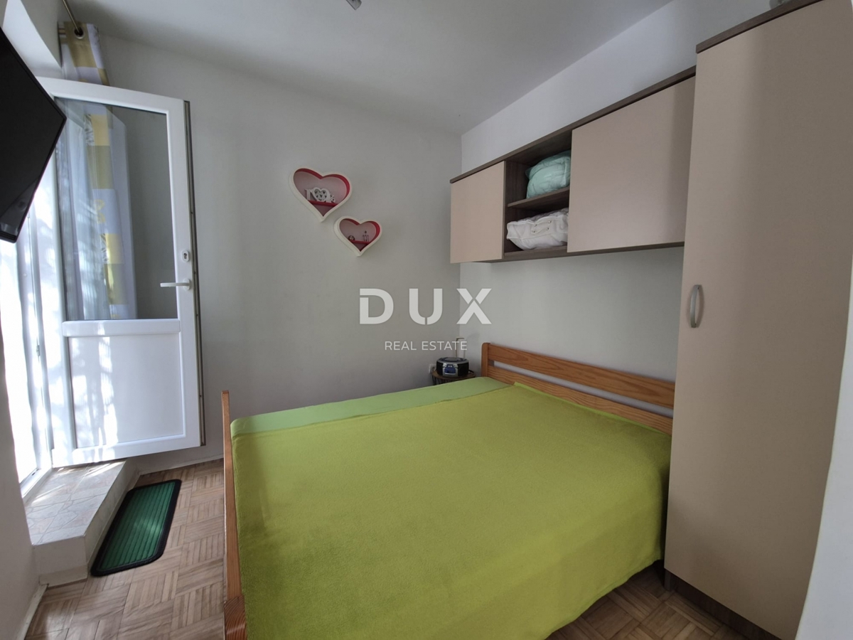 PAG, MESTO PAG - Prostorna hiša s panoramskim razgledom na morje in Velebit