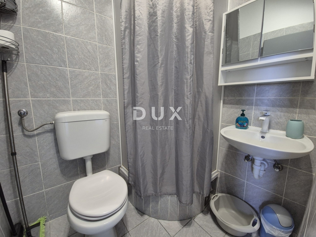 PAG, MESTO PAG - Prostorna hiša s panoramskim razgledom na morje in Velebit