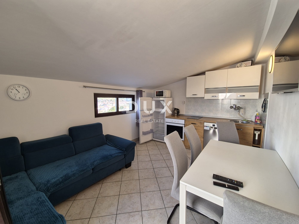 PAG, MESTO PAG - Prostorna hiša s panoramskim razgledom na morje in Velebit