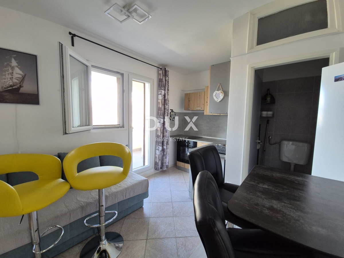 PAG, MESTO PAG - Prostorna hiša s panoramskim razgledom na morje in Velebit