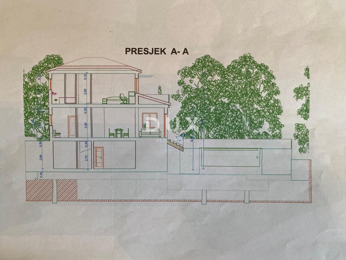 OPATIJA, LOVRAN - gradbeno zemljišče 2.078 m2 s pogledom na morje in GRADBENIM DOVOLJENJEM za samostojno hišo z bazenom! PRILOŽNOST!