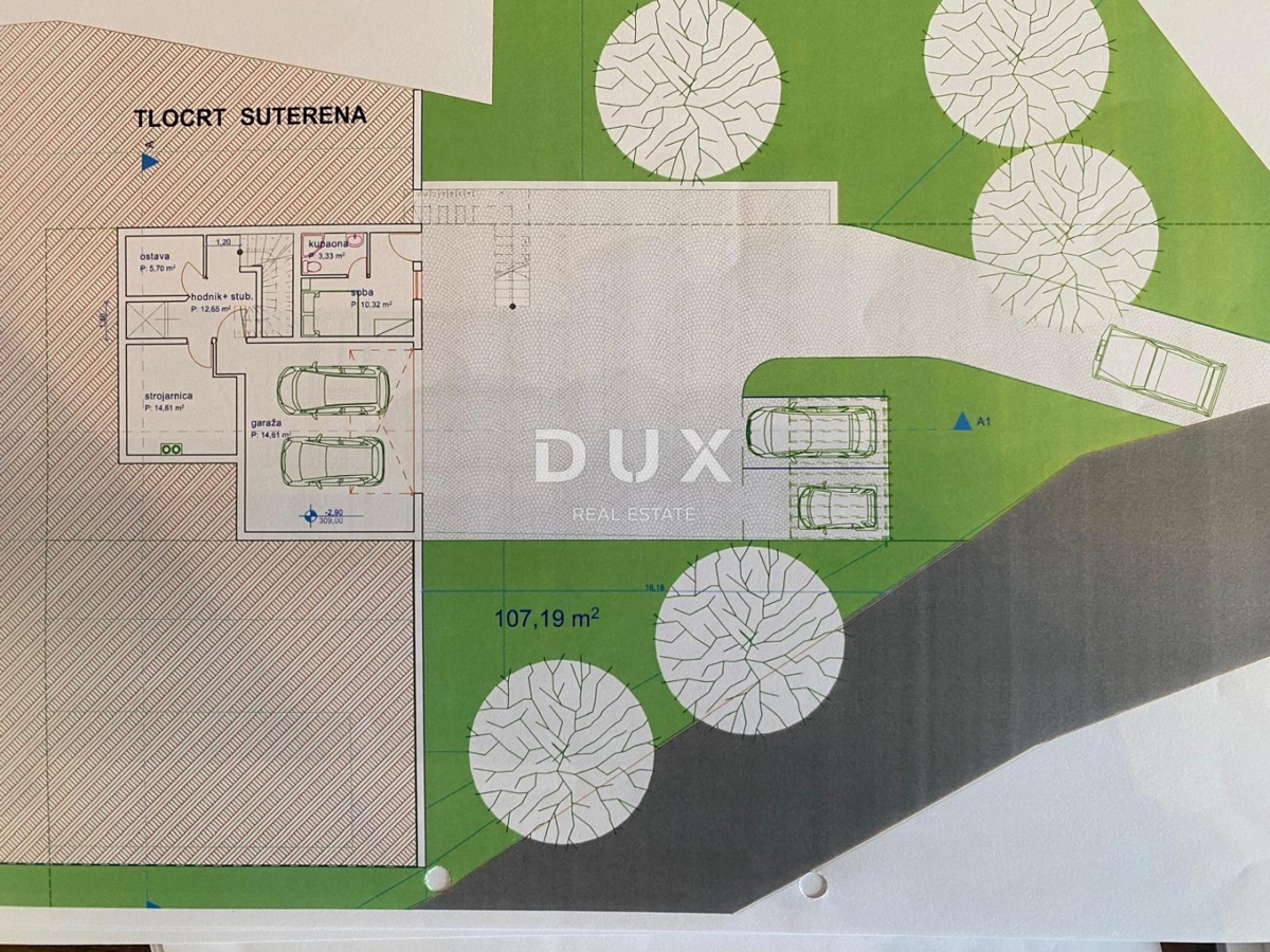 OPATIJA, LOVRAN - gradbeno zemljišče 2.078 m2 s pogledom na morje in GRADBENIM DOVOLJENJEM za samostojno hišo z bazenom! PRILOŽNOST!