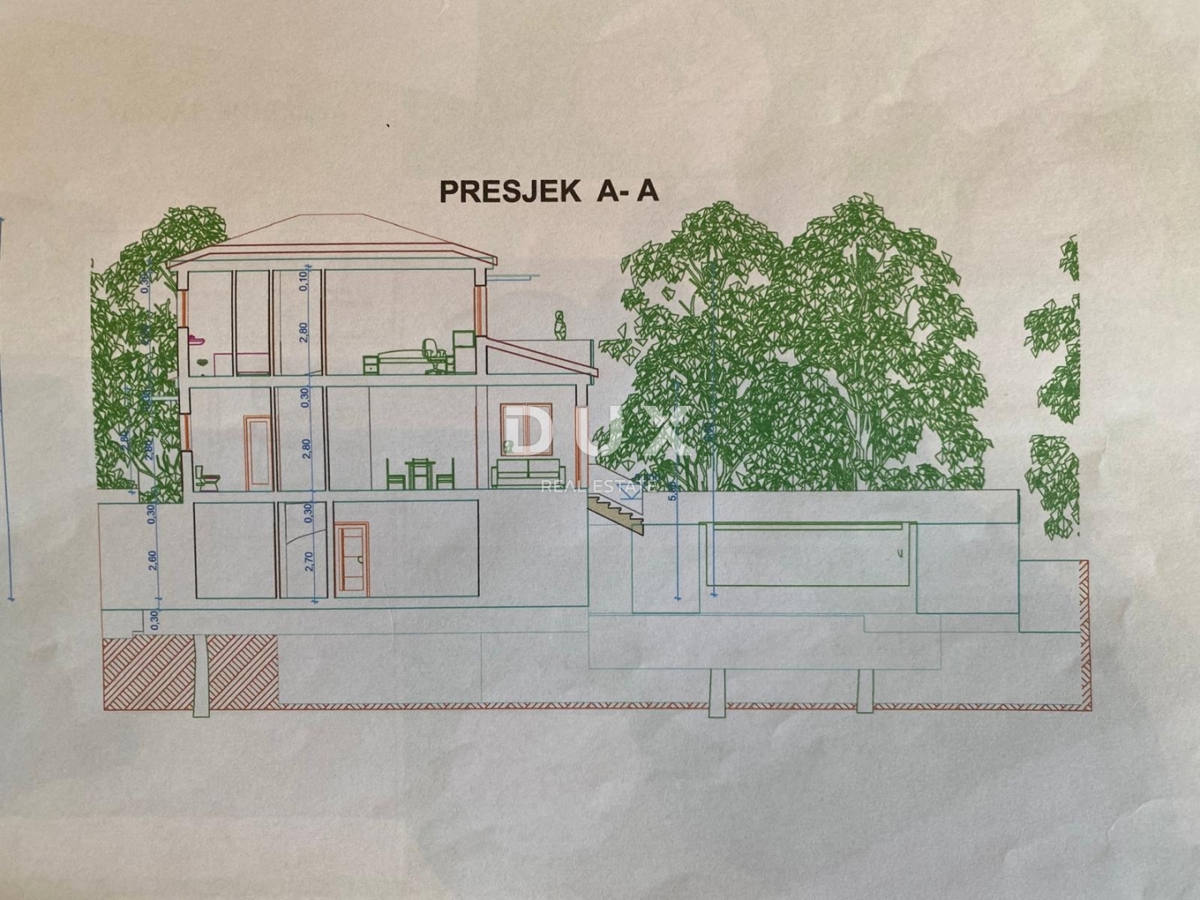 OPATIJA, LOVRAN - gradbeno zemljišče 2.078 m2 s pogledom na morje in GRADBENIM DOVOLJENJEM za samostojno hišo z bazenom! PRILOŽNOST!