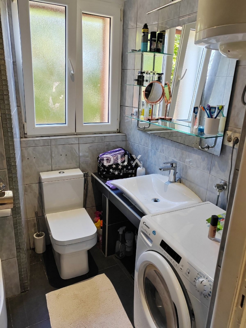 OPATIJA, VOLOSKO - elegantna nepremičnina z dvema apartmajema le nekaj korakov od morja, 87m2