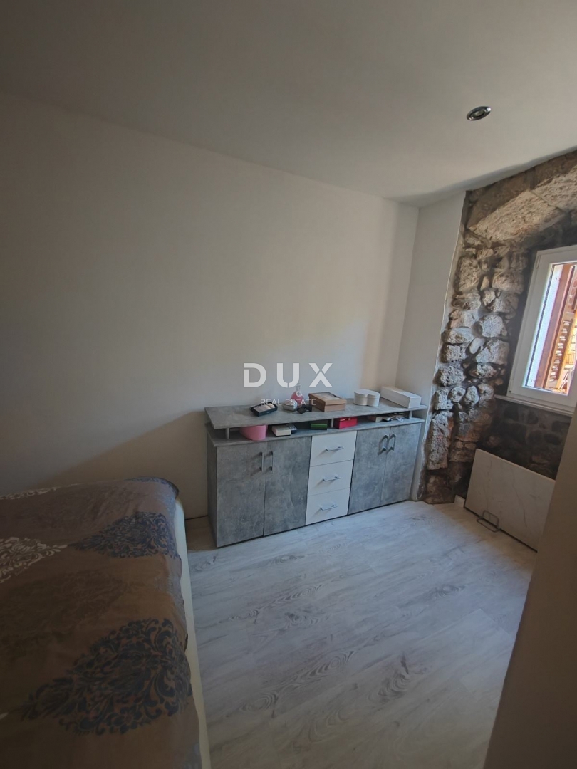 OPATIJA, VOLOSKO - elegantna nepremičnina z dvema apartmajema le nekaj korakov od morja, 87m2