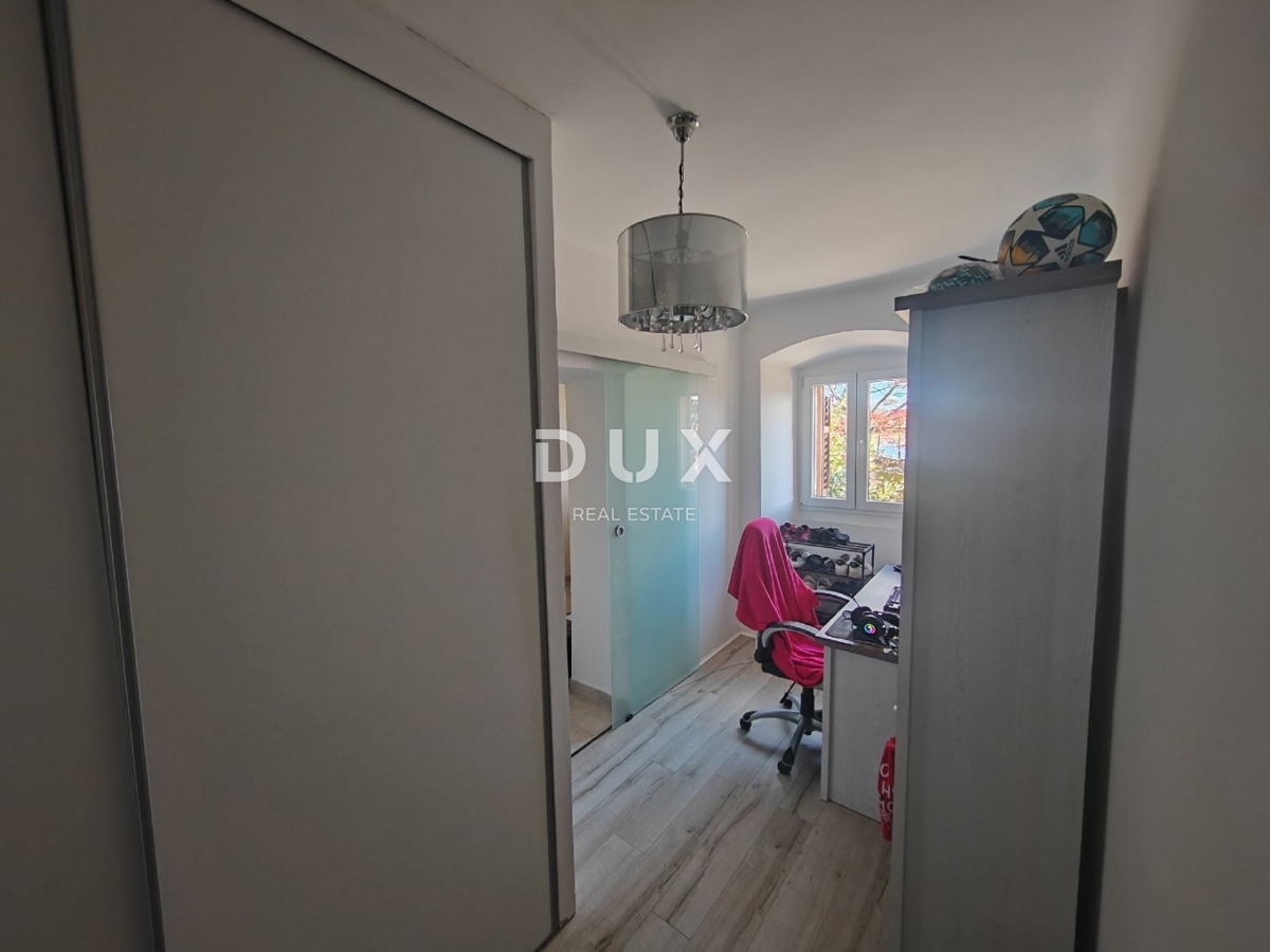 OPATIJA, VOLOSKO - elegantna nepremičnina z dvema apartmajema le nekaj korakov od morja, 87m2