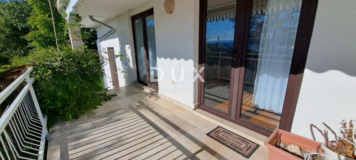 CRIKVENICA - polsamostojna hiša s panoramskim razgledom na Krk in morje