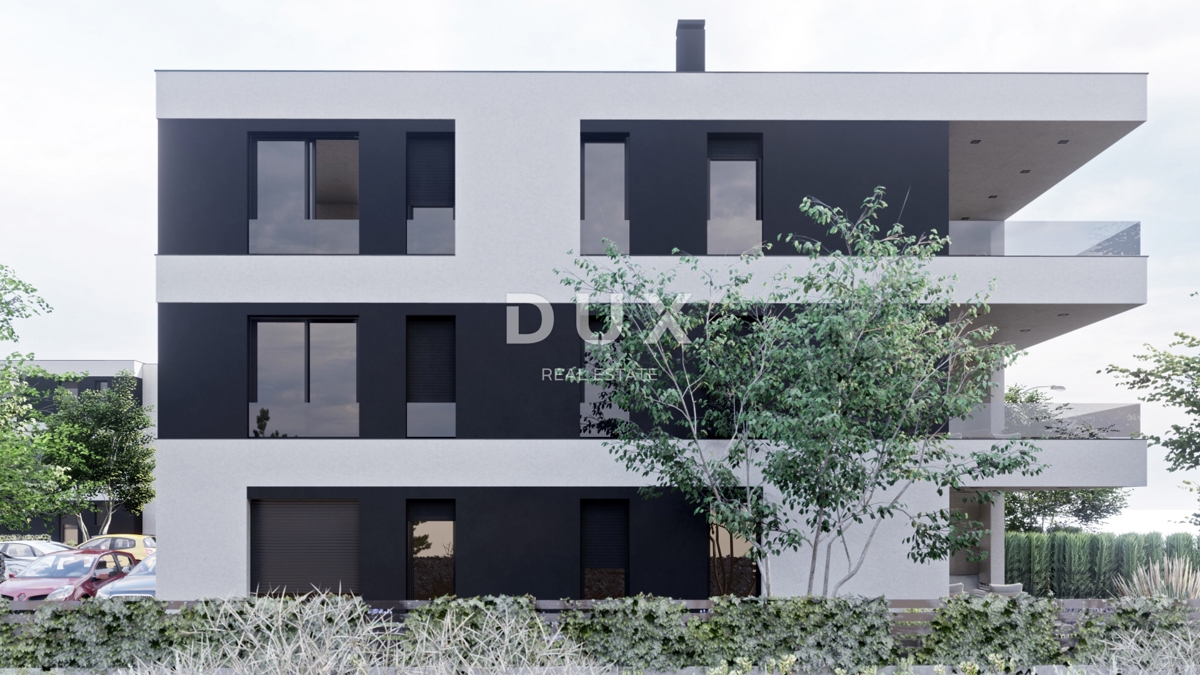 ŠIBENIK, SRIMA - Luksuzno stanovanje z vrtom v novogradnji le 300 m od morja in plaže