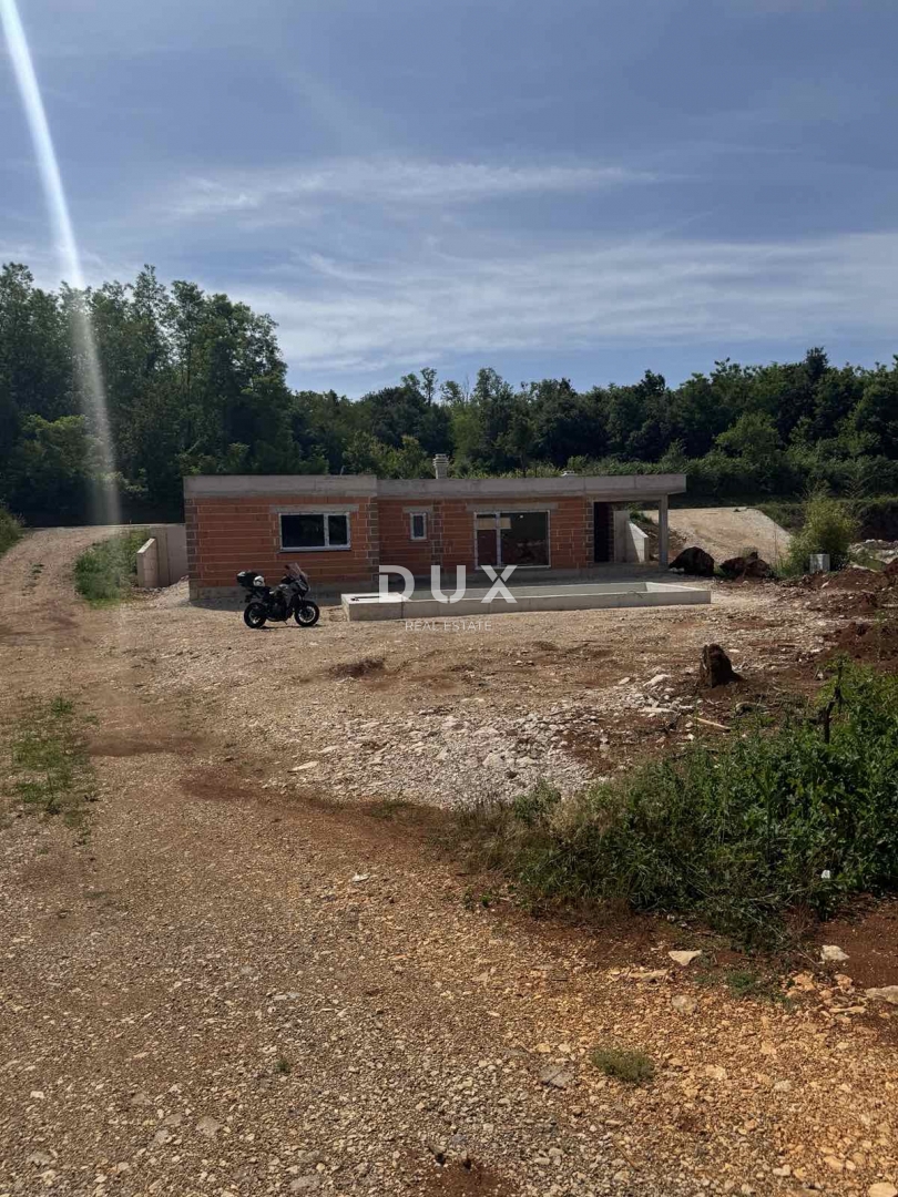 ISTRA, LABIN - Hiša v gozdu (nedokončana), blizu Labina, 152m2