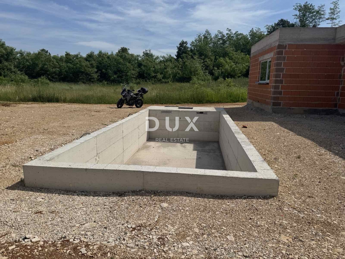 ISTRA, LABIN - Hiša v gozdu (nedokončana), blizu Labina, 152m2