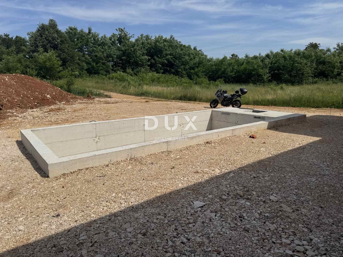 ISTRA, LABIN - Hiša v gozdu (nedokončana), blizu Labina, 152m2