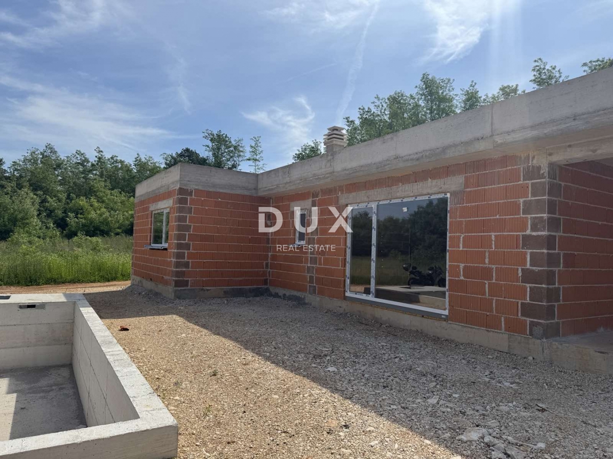 ISTRA, LABIN - Hiša v gozdu (nedokončana), blizu Labina, 152m2