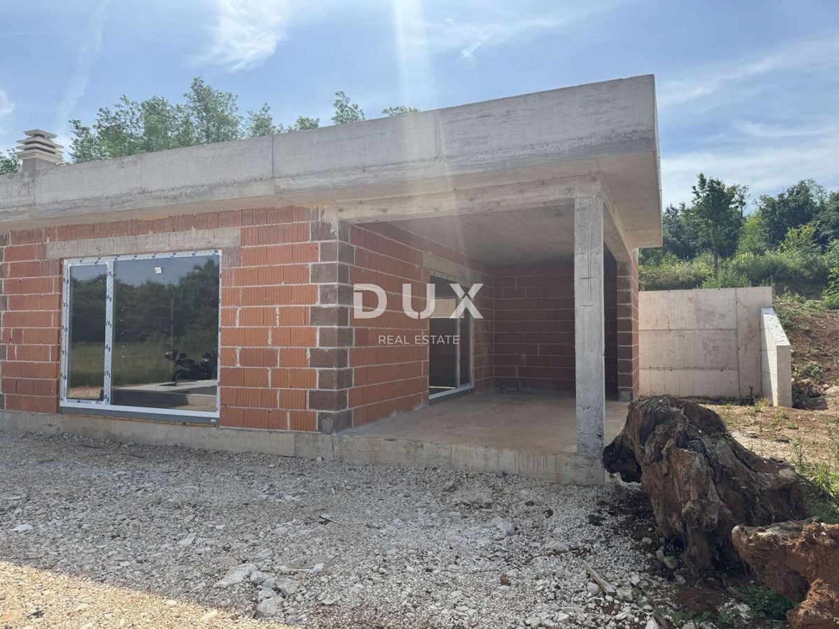 ISTRA, LABIN - Hiša v gozdu (nedokončana), blizu Labina, 152m2