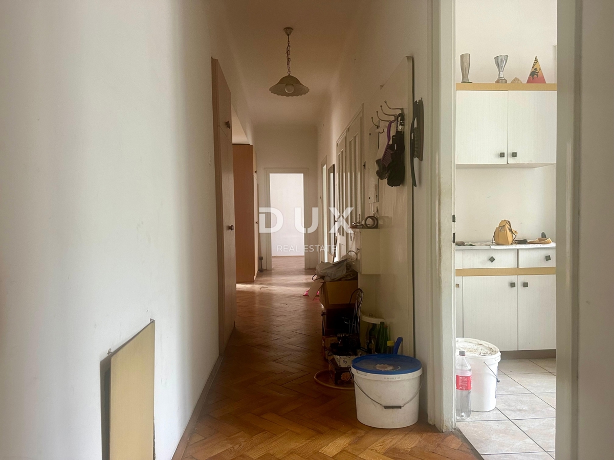 RIJEKA, CENTER/PEĆINE – Prostorno stanovanje s pogledom na morje in ekskluzivnim popustom za projekt prenove!