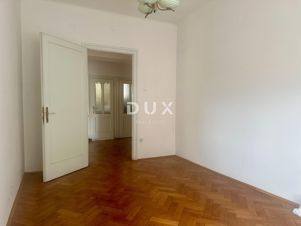 RIJEKA, CENTER/PEĆINE – Prostorno stanovanje s pogledom na morje in ekskluzivnim popustom za projekt prenove!