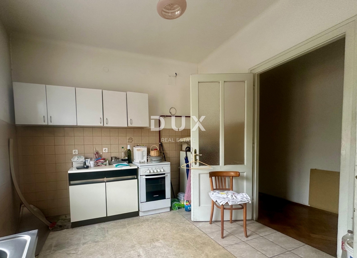 RIJEKA, CENTER/PEĆINE – Prostorno stanovanje s pogledom na morje in ekskluzivnim popustom za projekt prenove!