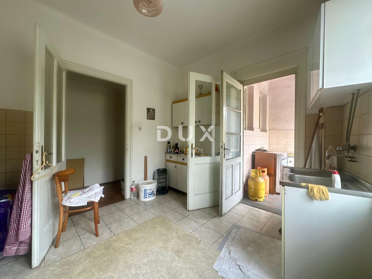 RIJEKA, CENTER/PEĆINE – Prostorno stanovanje s pogledom na morje in ekskluzivnim popustom za projekt prenove!