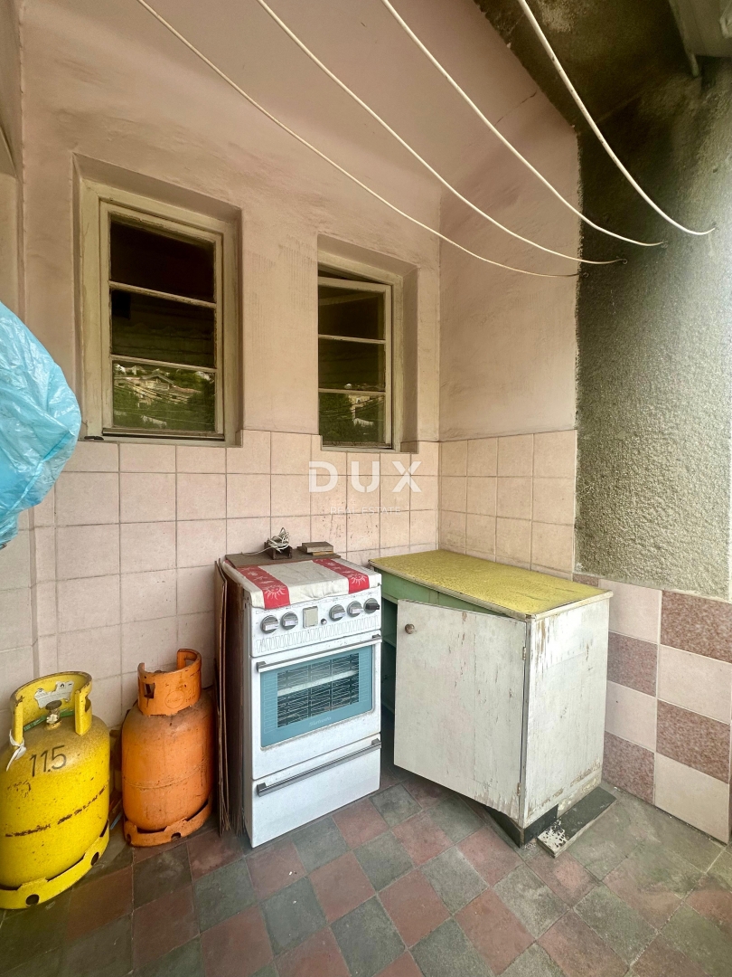 RIJEKA, CENTER/PEĆINE – Prostorno stanovanje s pogledom na morje in ekskluzivnim popustom za projekt prenove!