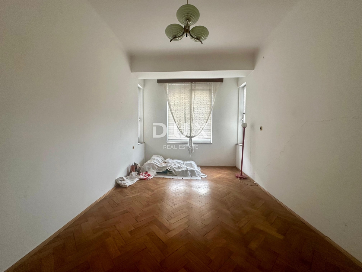 RIJEKA, CENTER/PEĆINE – Prostorno stanovanje s pogledom na morje in ekskluzivnim popustom za projekt prenove!