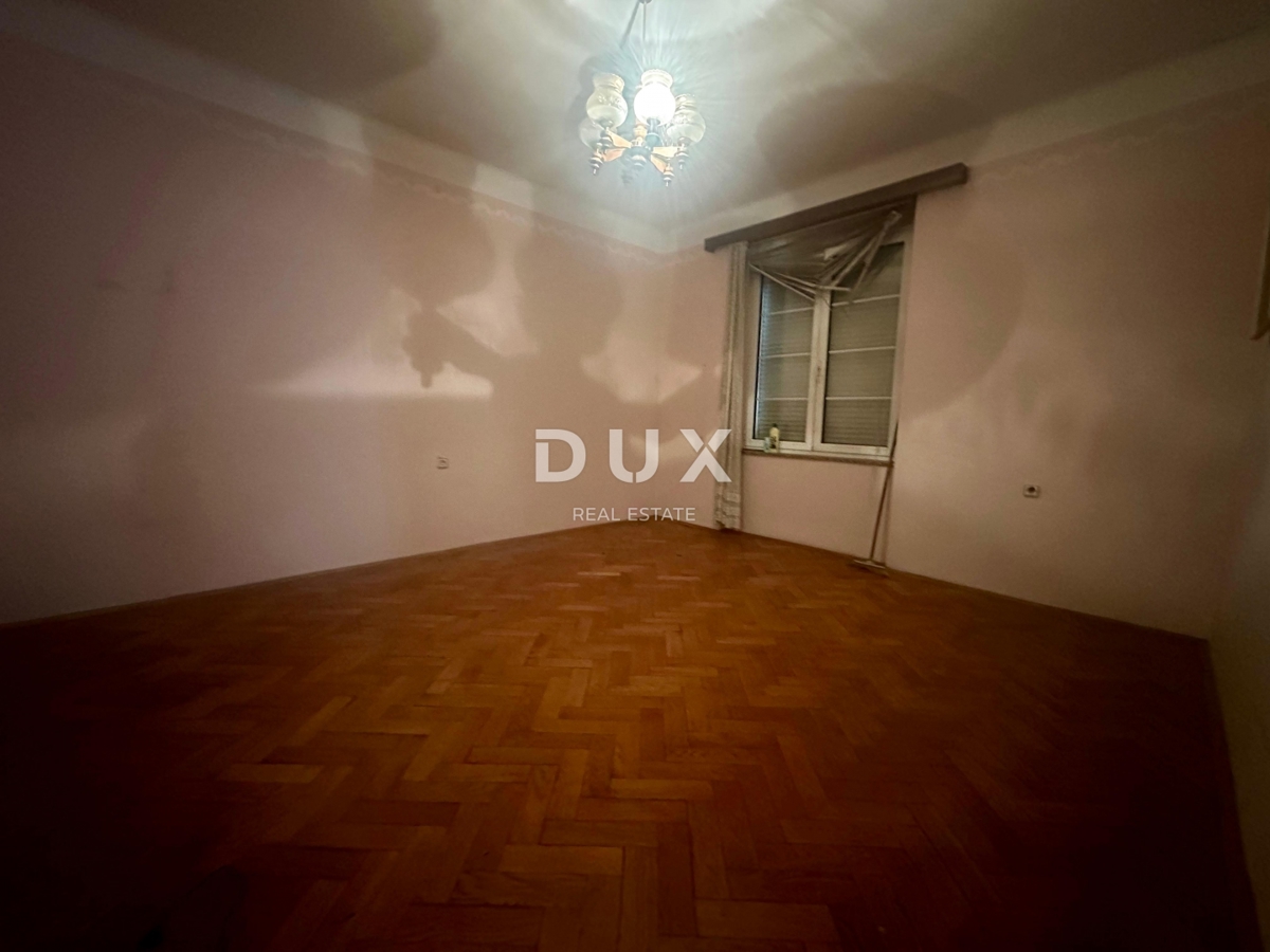 RIJEKA, CENTER/PEĆINE – Prostorno stanovanje s pogledom na morje in ekskluzivnim popustom za projekt prenove!