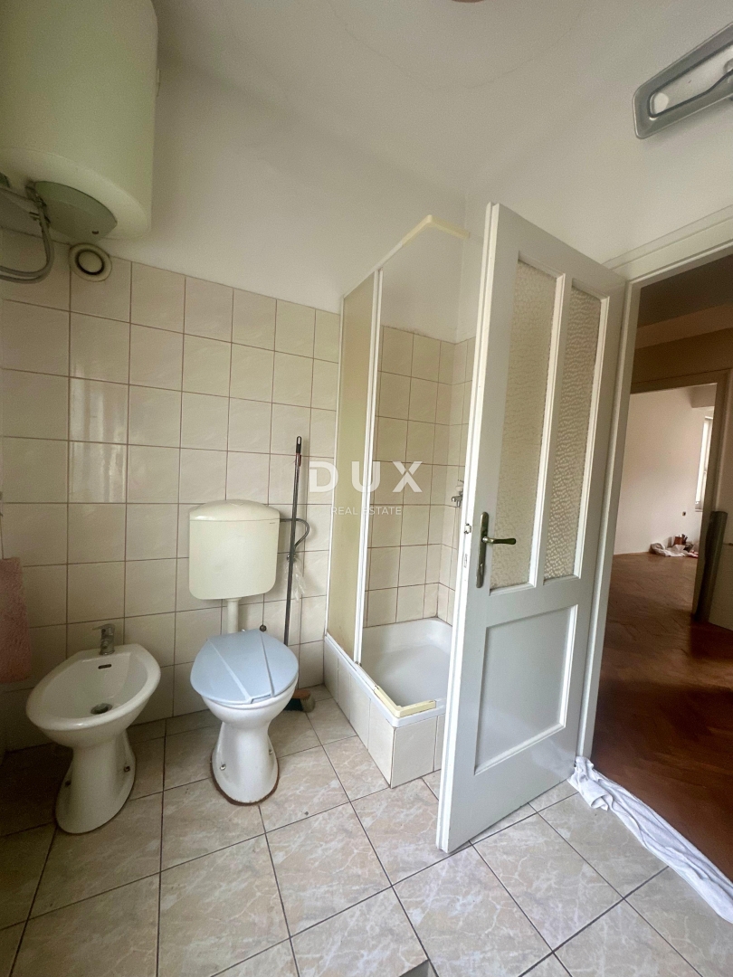 RIJEKA, CENTER/PEĆINE – Prostorno stanovanje s pogledom na morje in ekskluzivnim popustom za projekt prenove!