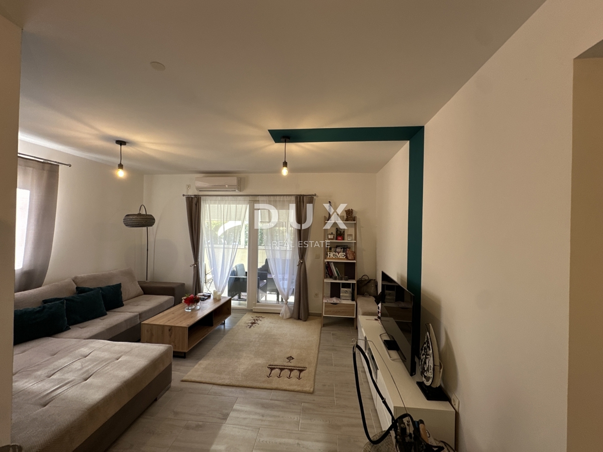 ZADAR, PETRČANE - Opremljeno stanovanje v pritličju z vrtom!