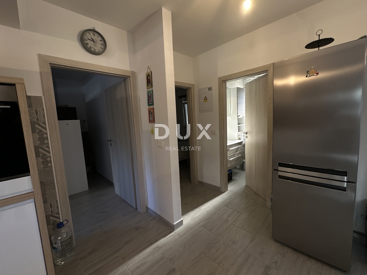 ZADAR, PETRČANE - Opremljeno stanovanje v pritličju z vrtom!