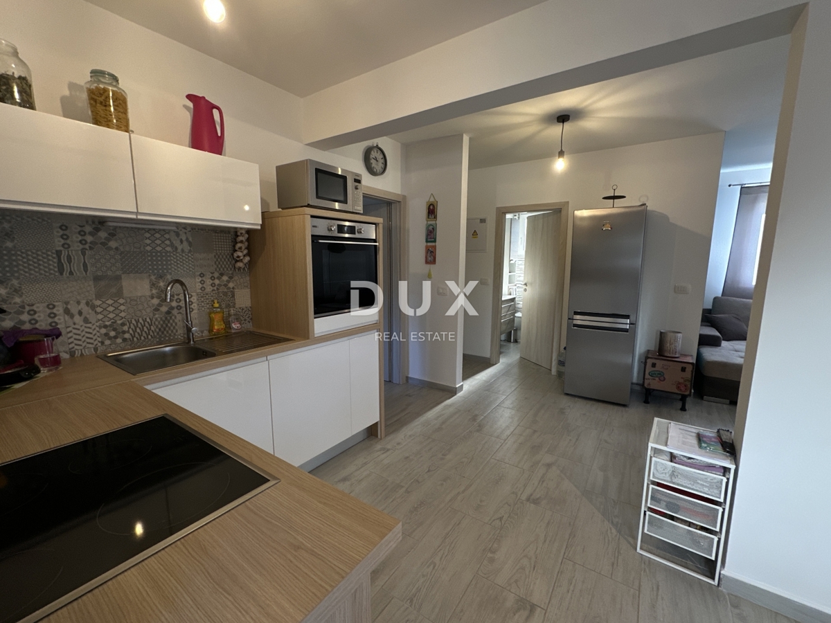 ZADAR, PETRČANE - Opremljeno stanovanje v pritličju z vrtom!