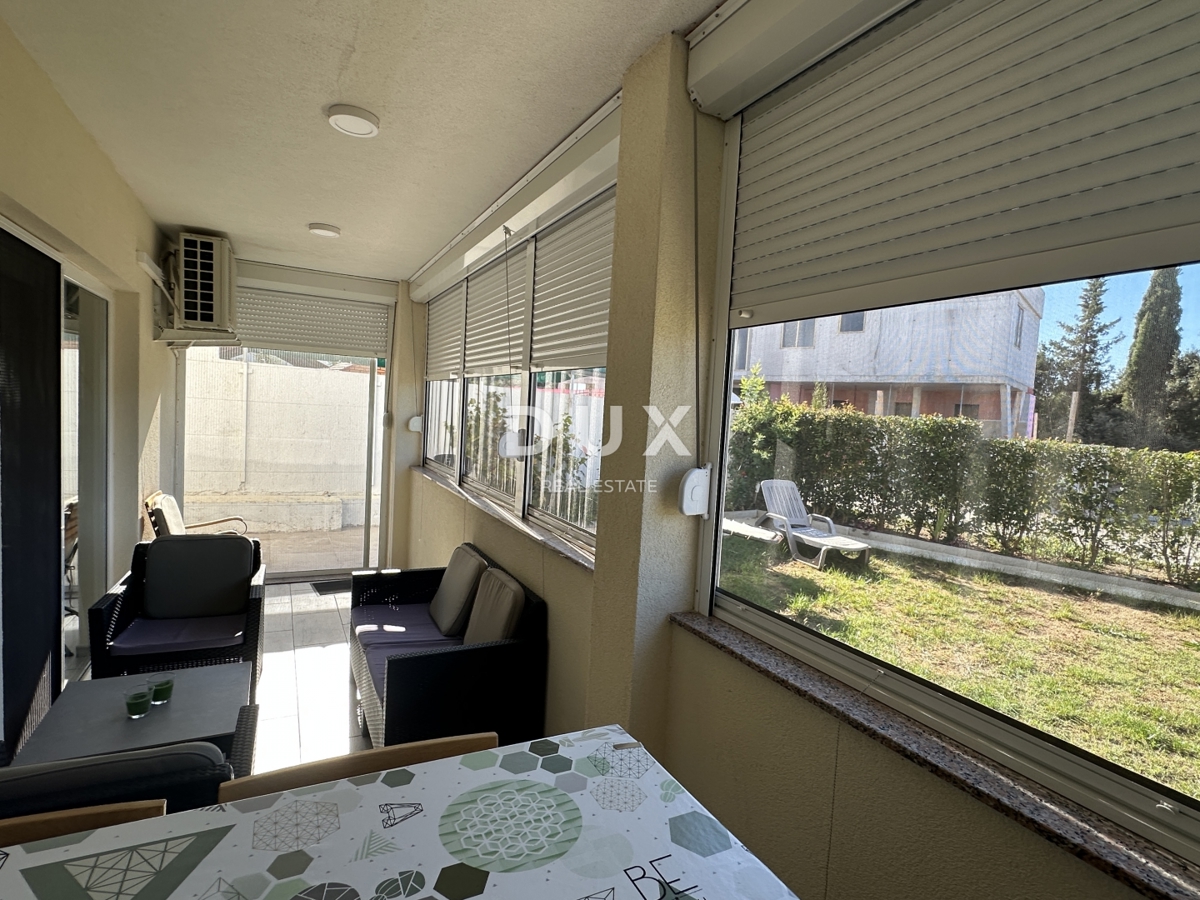 ZADAR, PETRČANE - Opremljeno stanovanje v pritličju z vrtom!