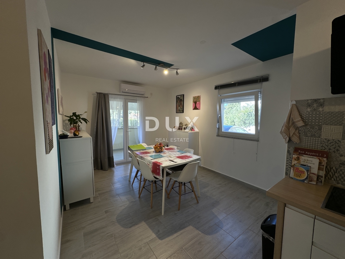 ZADAR, PETRČANE - Opremljeno stanovanje v pritličju z vrtom!