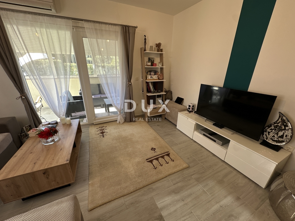 ZADAR, PETRČANE - Opremljeno stanovanje v pritličju z vrtom!