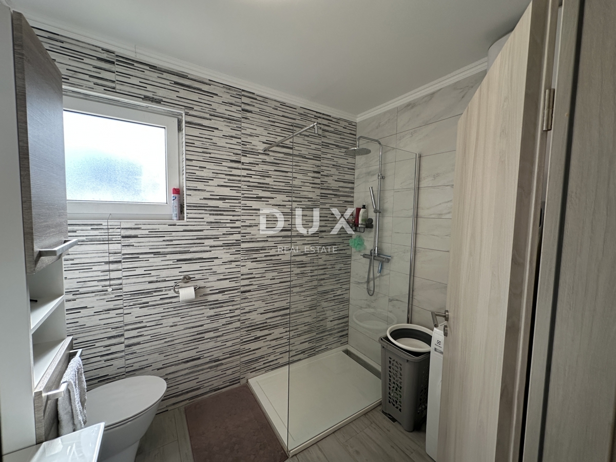 ZADAR, PETRČANE - Opremljeno stanovanje v pritličju z vrtom!