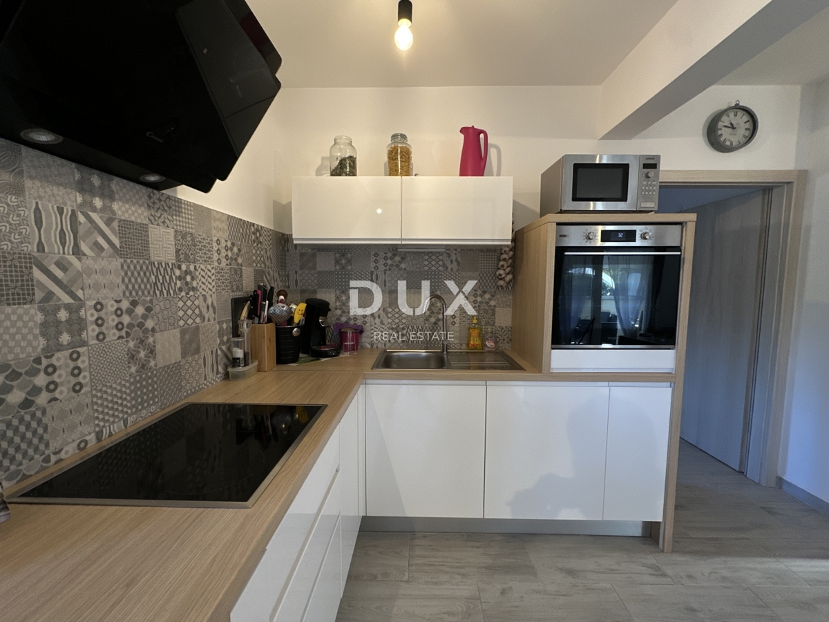 ZADAR, PETRČANE - Opremljeno stanovanje v pritličju z vrtom!