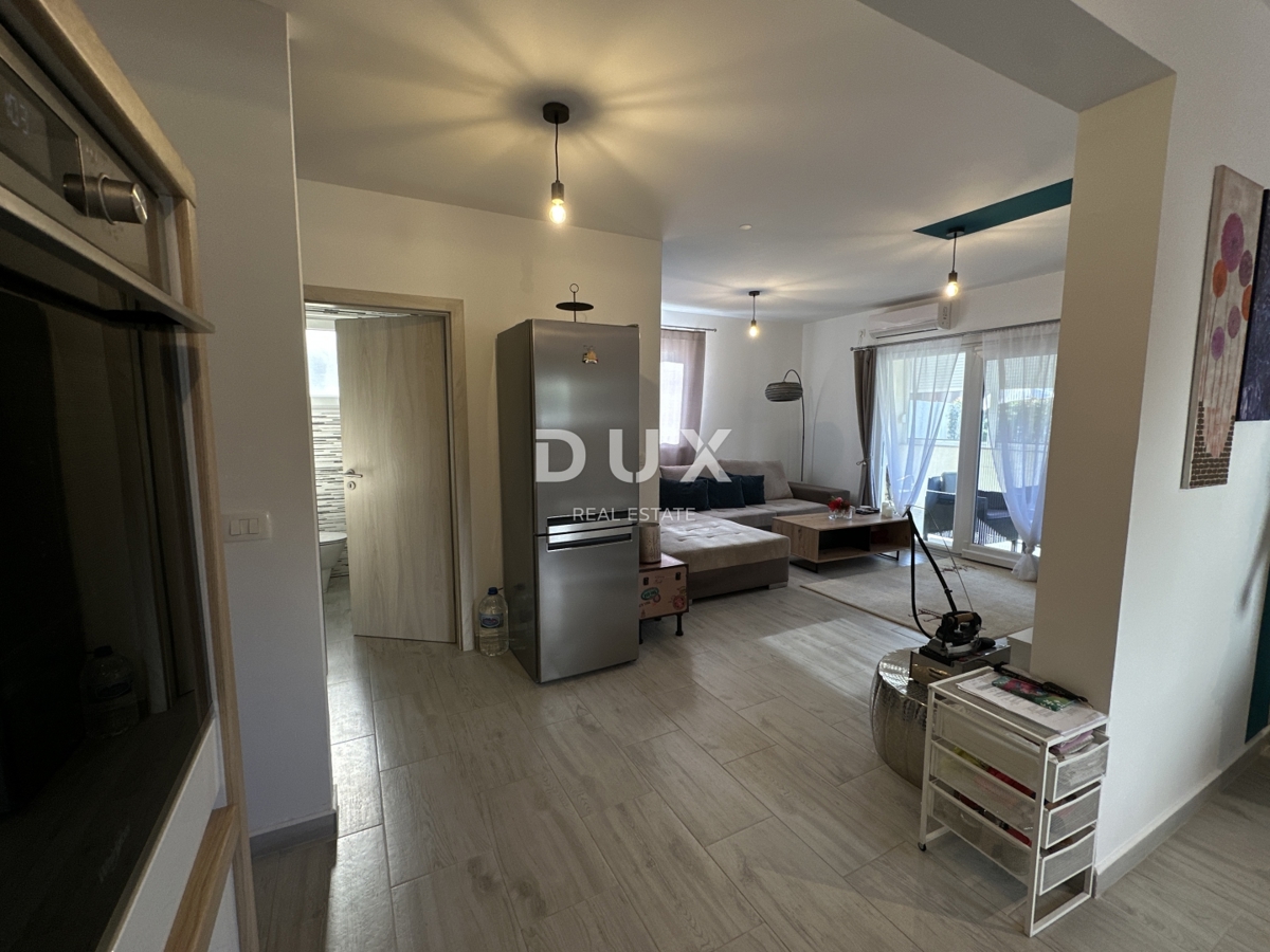 ZADAR, PETRČANE - Opremljeno stanovanje v pritličju z vrtom!