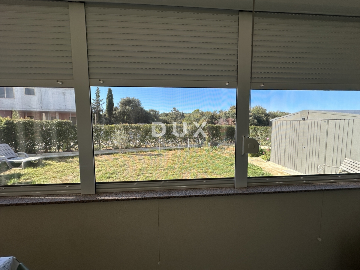 ZADAR, PETRČANE - Opremljeno stanovanje v pritličju z vrtom!