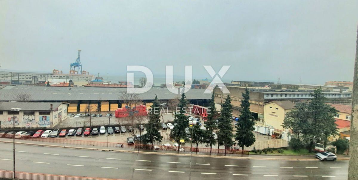 RIJEKA, CENTER - čudovito 2-sobno stanovanje s pogledom na morje