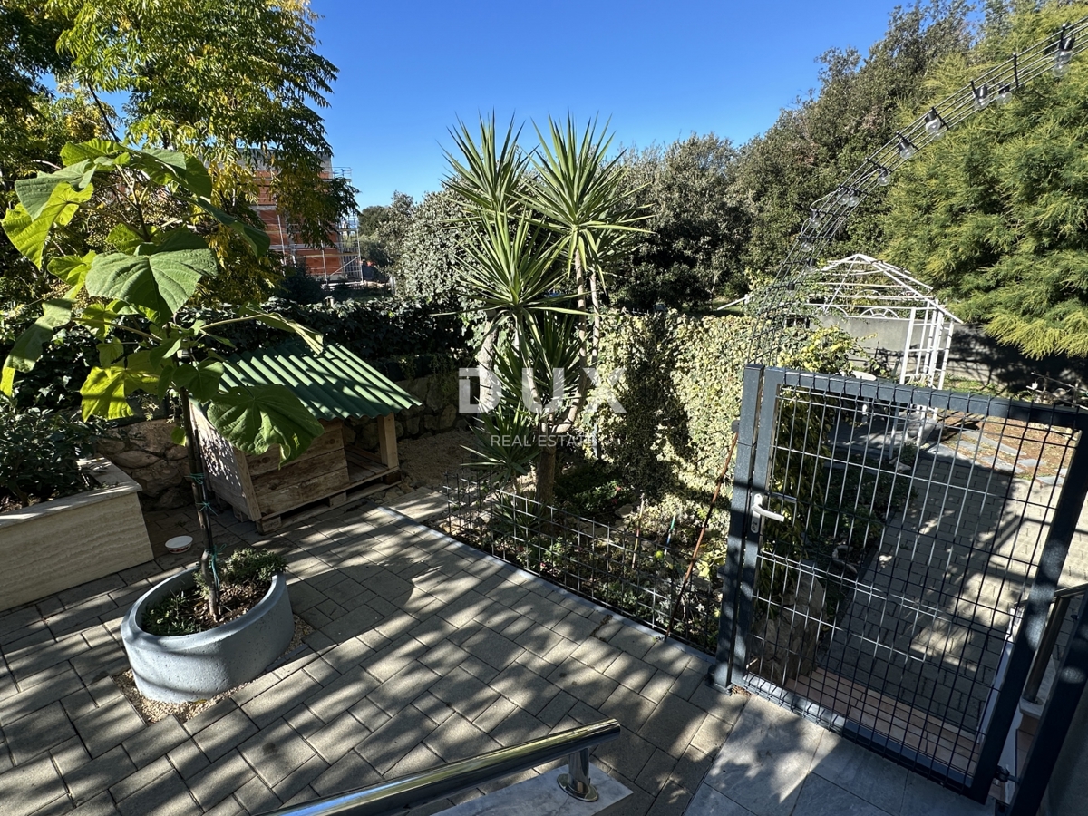 ZADAR, DIKLO - Privlačno stanovanje z vrtom in pogledom na morje!