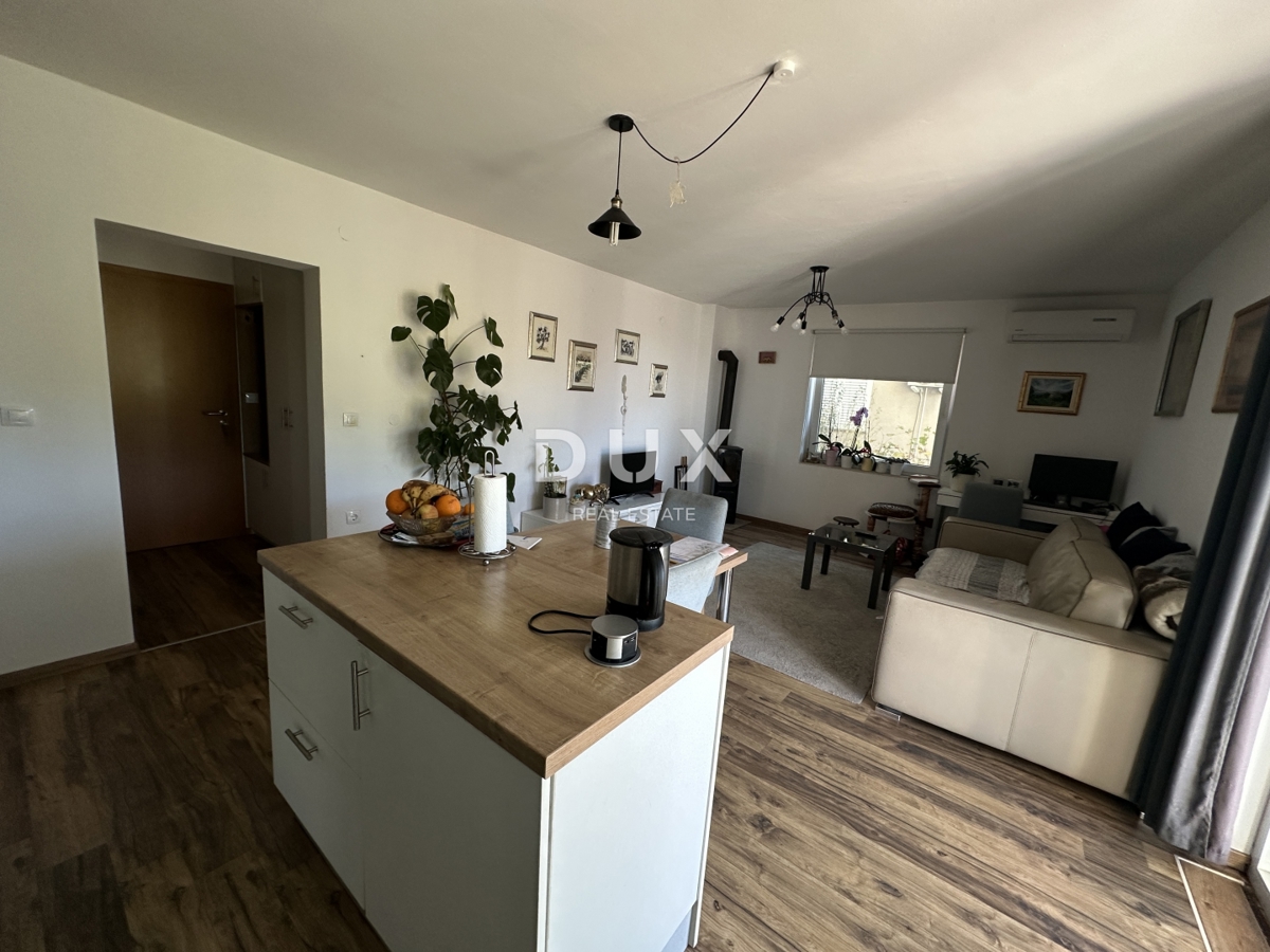 ZADAR, DIKLO - Privlačno stanovanje z vrtom in pogledom na morje!