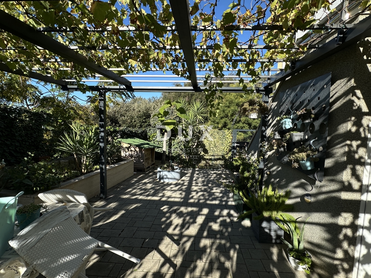 ZADAR, DIKLO - Privlačno stanovanje z vrtom in pogledom na morje!