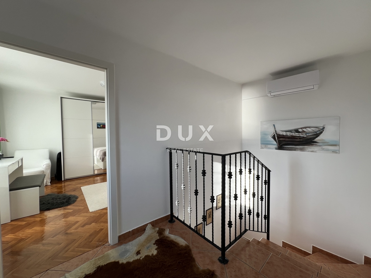 KOSTRENA – na novo obnovljena hiša z vrtom in panoramskim pogledom na morje