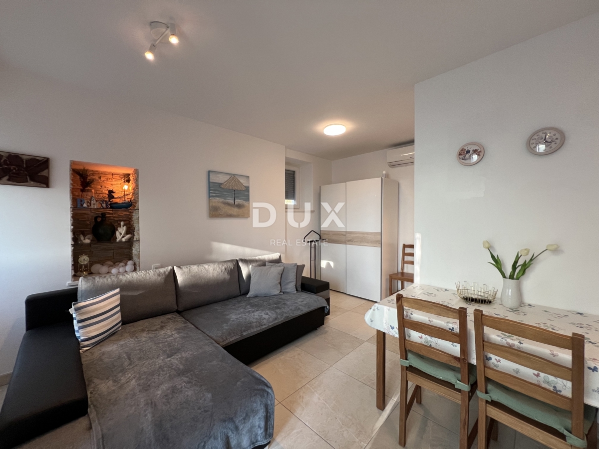 KOSTRENA – na novo obnovljena hiša z vrtom in panoramskim pogledom na morje