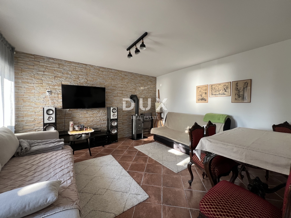 KOSTRENA – na novo obnovljena hiša z vrtom in panoramskim pogledom na morje