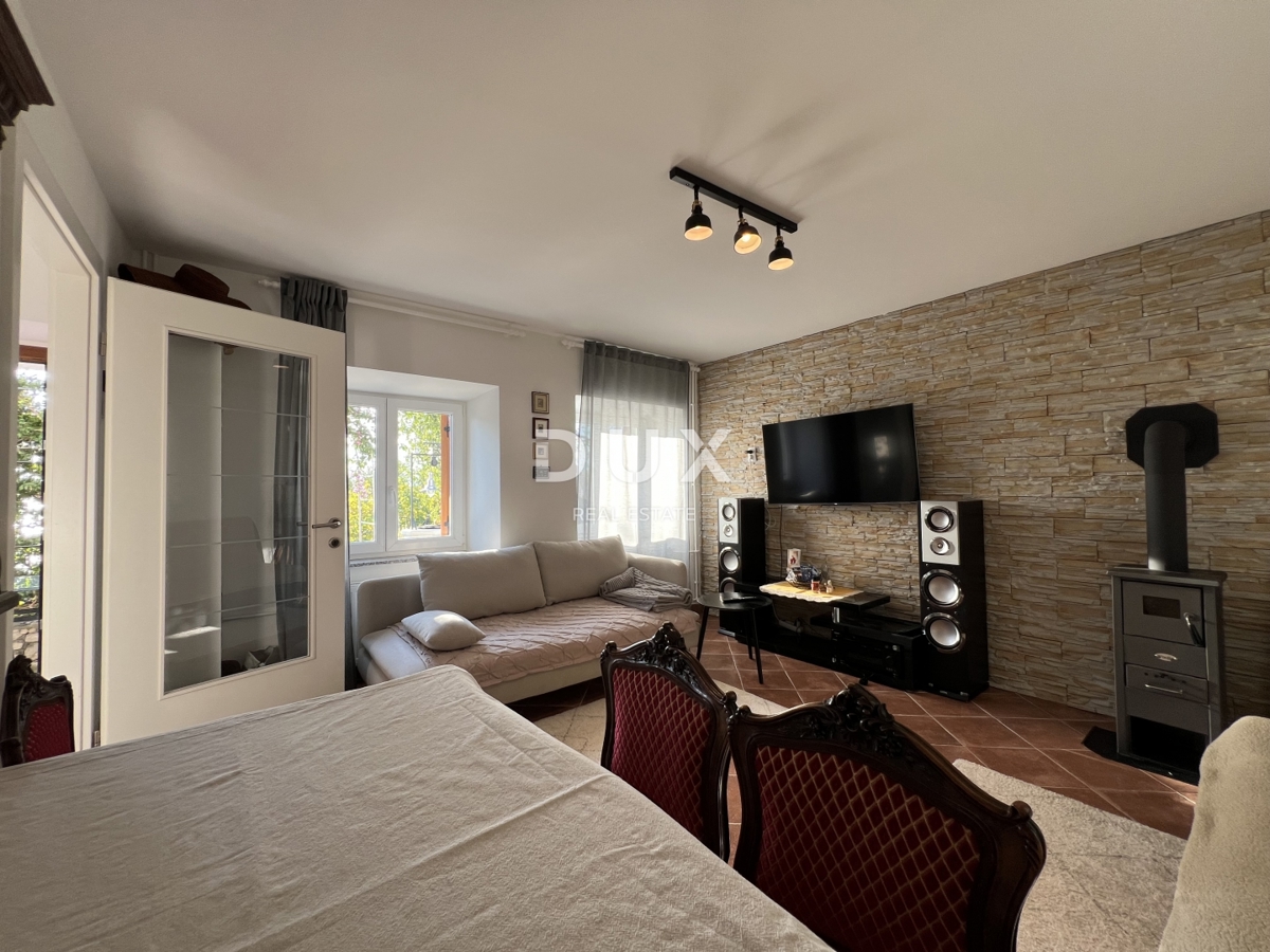 KOSTRENA – na novo obnovljena hiša z vrtom in panoramskim pogledom na morje