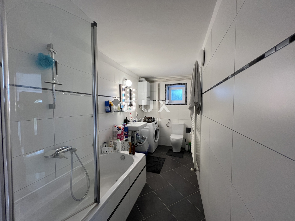 KOSTRENA – na novo obnovljena hiša z vrtom in panoramskim pogledom na morje