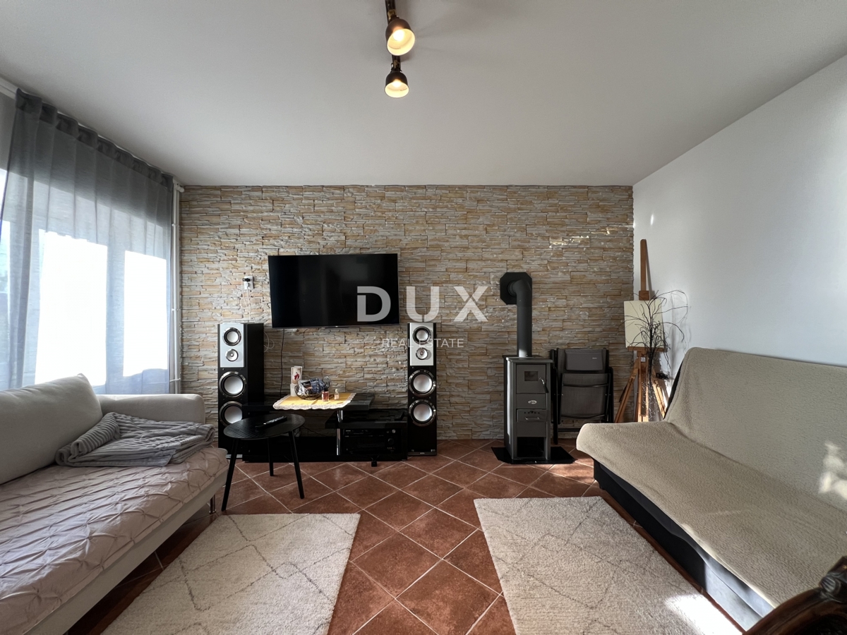 KOSTRENA – na novo obnovljena hiša z vrtom in panoramskim pogledom na morje